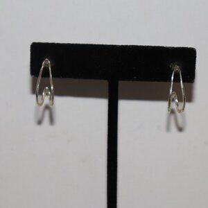 Beautiful silver hoop post earrings .75"